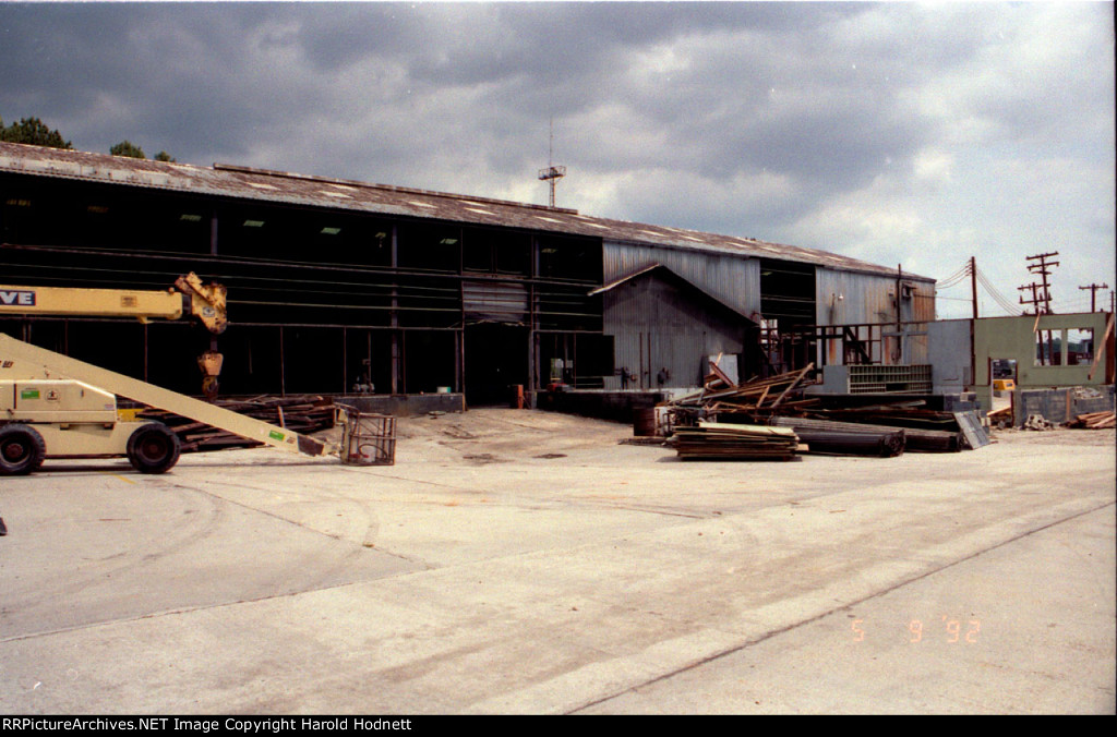 Disassembling the original Norfolk Southern enginehouse